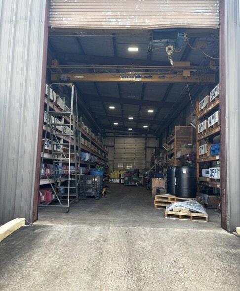 More Photos Of 9100 Emmott Rd, Houston Manufacturing For Sale