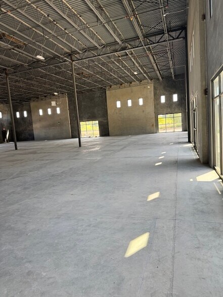 More Photos Of 2200 E Chisholm Dr, Nampa Showroom For Lease