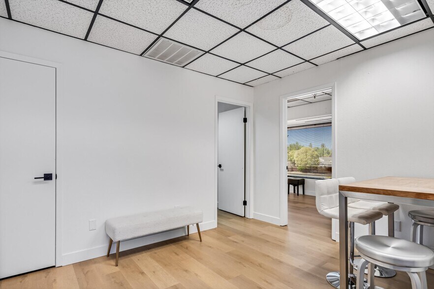 More Photos Of 6640 Redwood Dr, Rohnert Park Office For Sale