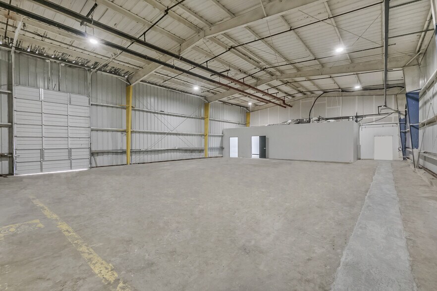 More Photos Of 3526-3530 Lang Rd, Houston Unknown For Lease