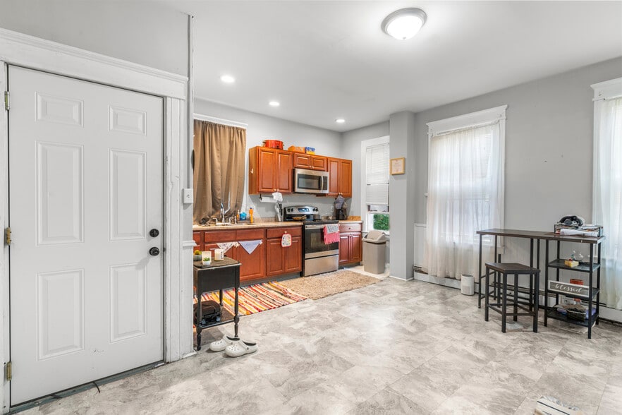 More Photos Of 445-451 Columbus Blvd, New Britain Apartments For Sale