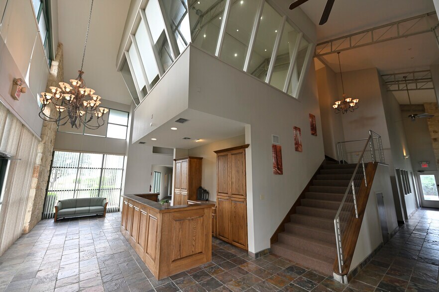 More Photos Of 116 Kestrel Dr, Spring Branch Loft Creative Space For Lease