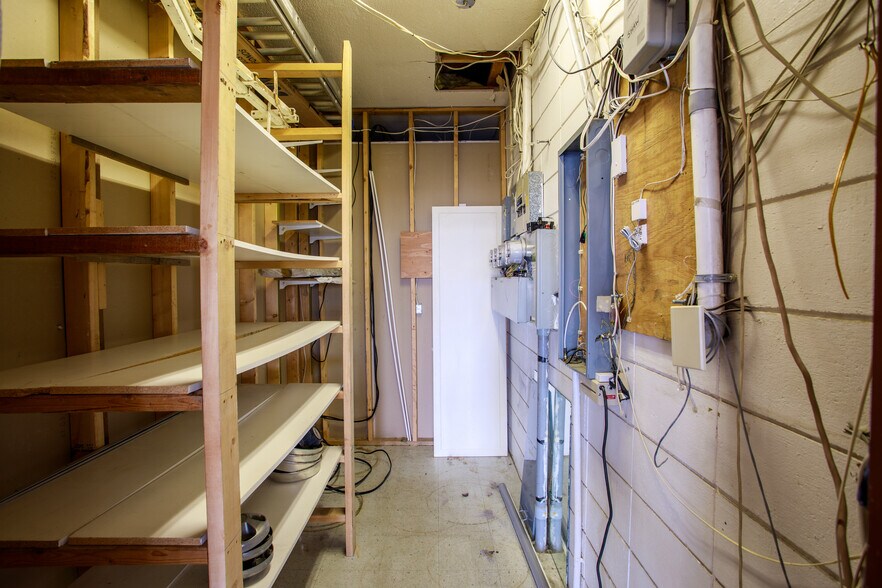 More Photos Of 2808 48 Av, Vernon Storefront Retail Residential For Lease