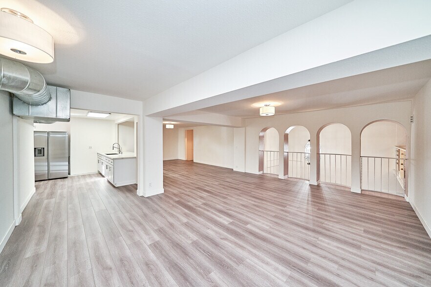 More Photos Of 1071 N Fairfax Ave, West Hollywood Storefront Retail Office For Lease