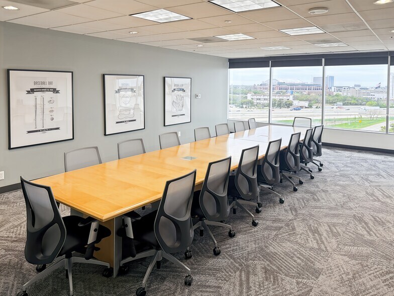 More Photos Of 2000 E Lamar Blvd, Arlington Coworking Space