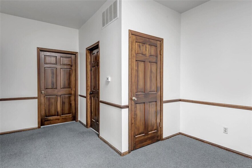 More Photos Of 101-279 Clarkson Executive Park, Ellisville Office For Lease