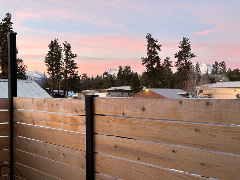 More Photos Of 592 N Sisters Park Ct, Sisters Flex For Sale