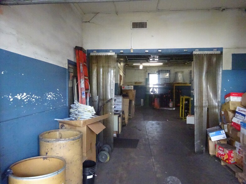 More Photos Of 3146 Marion St, Laureldale Manufacturing For Sale