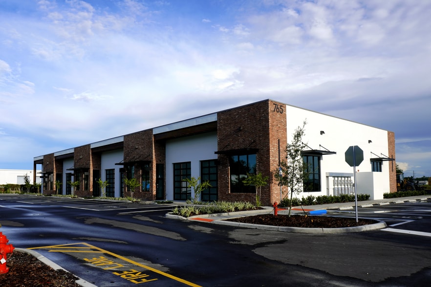 More Photos Of 771 Garden Commerce, Winter Garden Research And Development For Lease