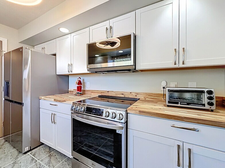 More Photos Of 421 NW 14th Pl, Crystal River Apartments For Sale