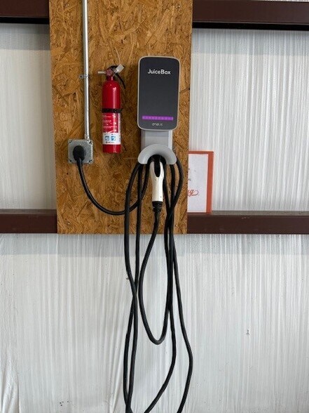 More Photos Of 265 Fruit St, Mansfield Airport For Sale