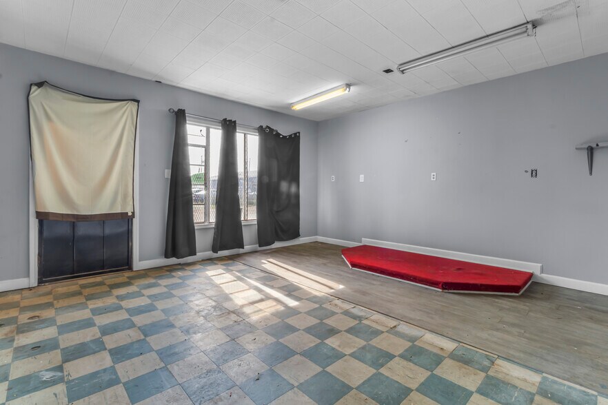 More Photos Of 444 N Holmes Ave, Indianapolis Warehouse For Sale