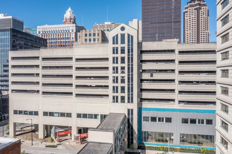 More Photos Of 500 Grand Ave, Des Moines Parking Garage For Lease