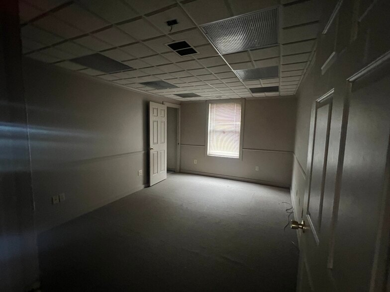 More Photos Of 387 Clinton Ave, Bridgeport Office Residential For Sale
