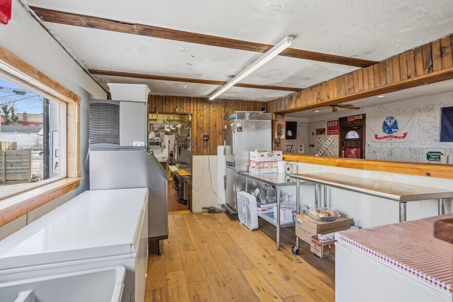 More Photos Of 115 E 9th St, Newport Restaurant For Sale
