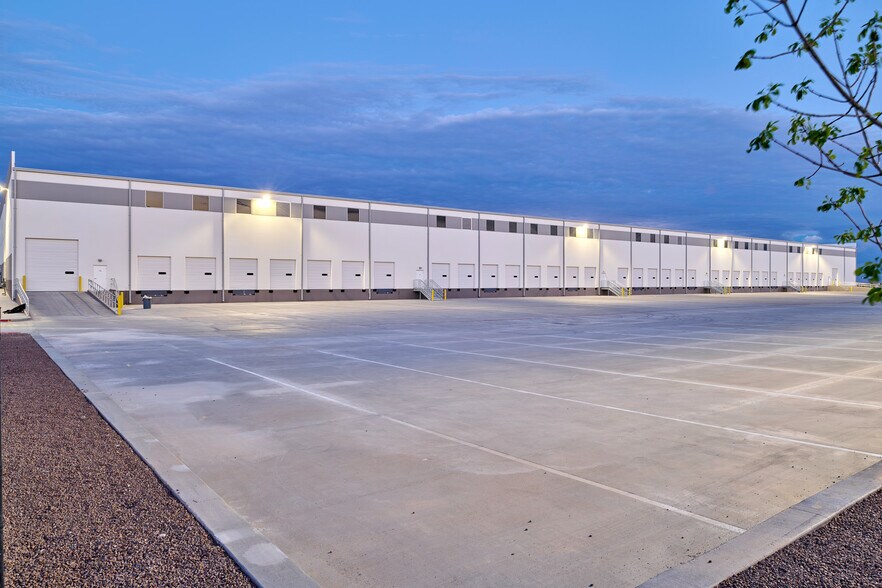 More Photos Of 8900 Escobar Dr, El Paso Distribution For Lease