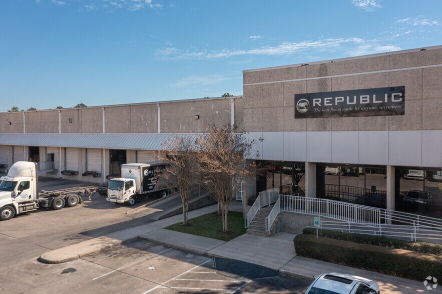 More Photos Of 3600 Brittmoore Rd, Houston Distribution For Lease