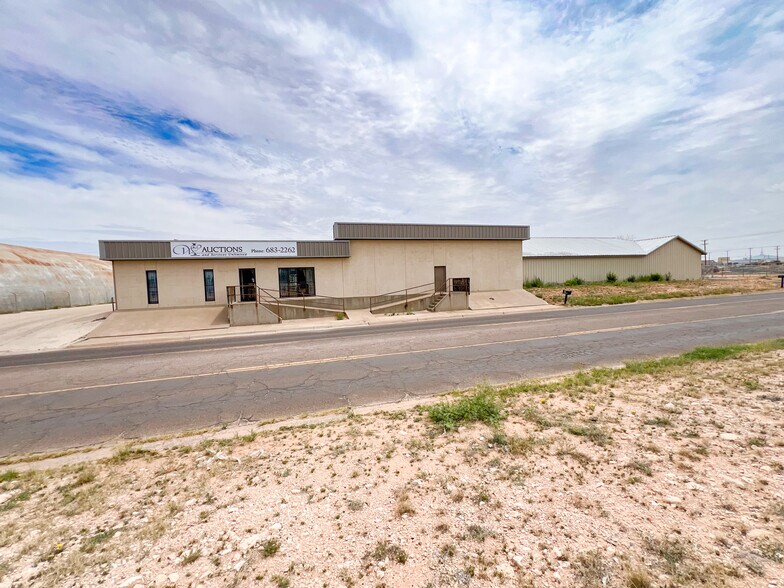 More Photos Of 1001-1009 W Industrial Ave, Midland Warehouse For Sale