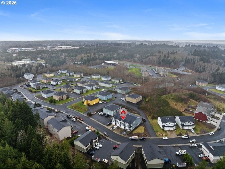 More Photos Of 1524 SE Honeysuckle Loop, Warrenton Apartments For Sale