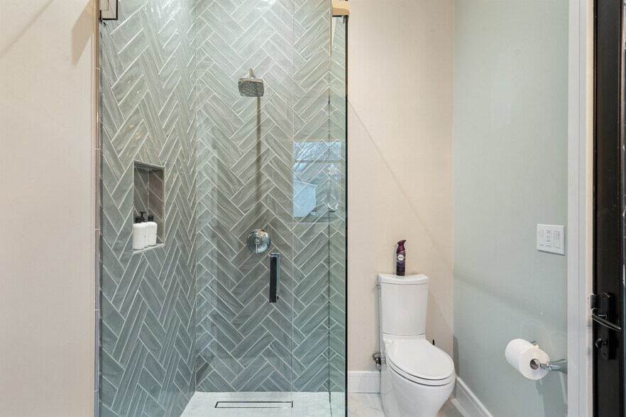 More Photos Of 106 E College St, Fredericksburg Specialty For Sale