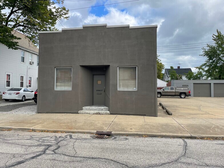 Primary Photo Of 19807 Cherokee Ave, Cleveland Flex For Sale