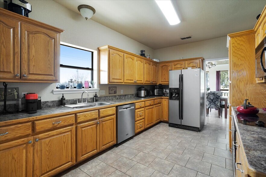More Photos Of 1150 Platter Cutoff Rd, Calera Flex For Sale