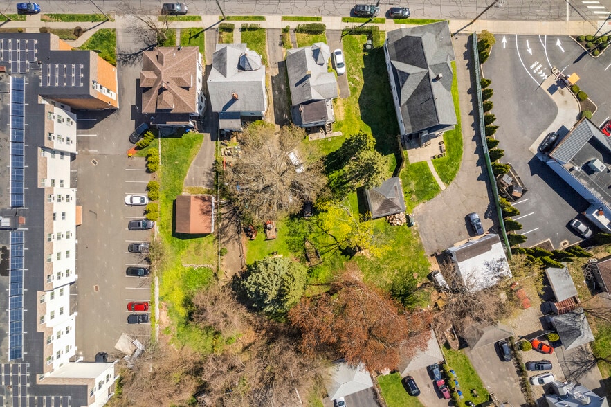 More Photos Of 543 Ellsworth St, Bridgeport Apartments For Sale