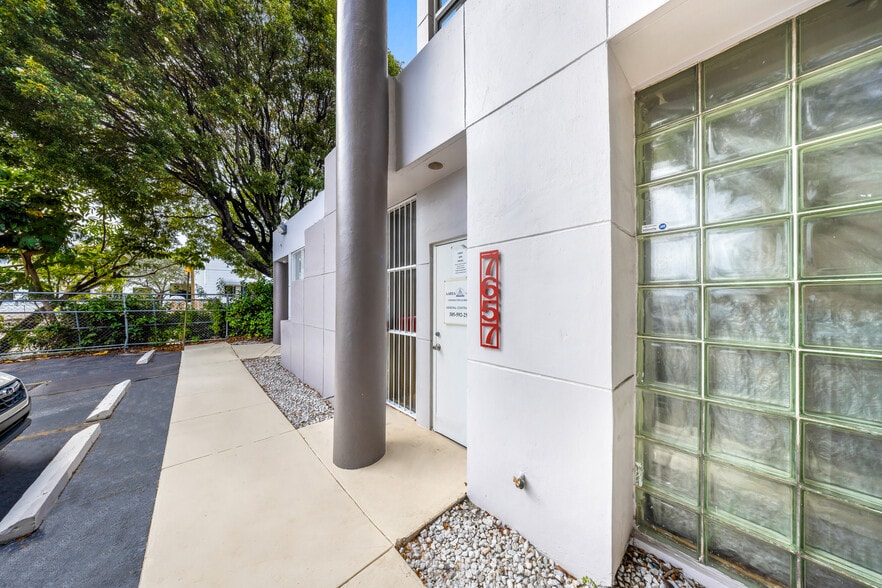 More Photos Of 7655-7669 NW 50th St, Miami Office For Sale