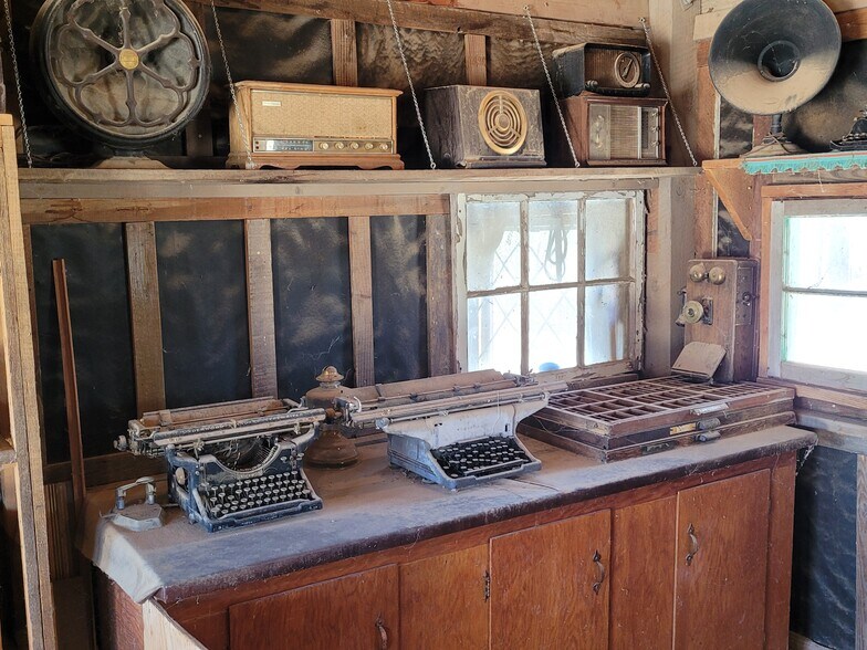 More Photos Of 331 W Rockspring Ln, Benson Movie Radio TVStudio For Sale