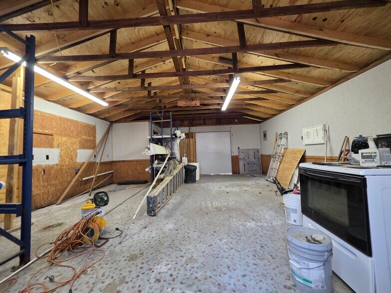 More Photos Of 2034 W 5th St, Washington Showroom For Sale