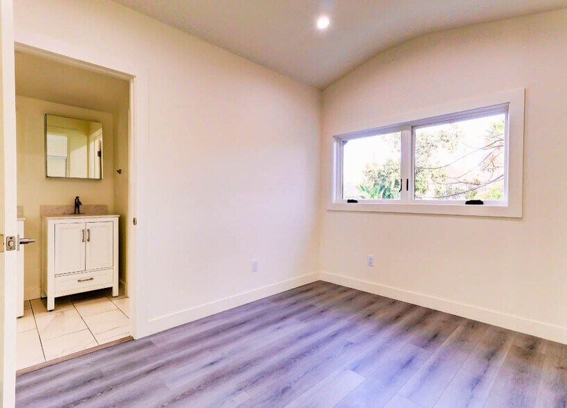More Photos Of 1030 W 23rd St, Los Angeles Apartments For Sale