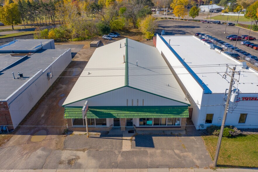 More Photos Of 5213 W Broadway Ave, Minneapolis Auto Dealership For Lease