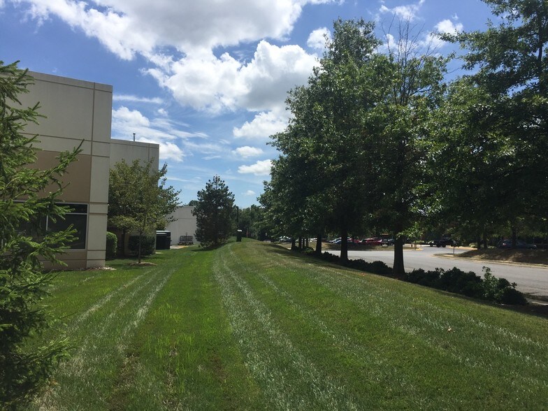 More Photos Of 4170 Lafayette Center Dr, Chantilly Light Distribution For Sale