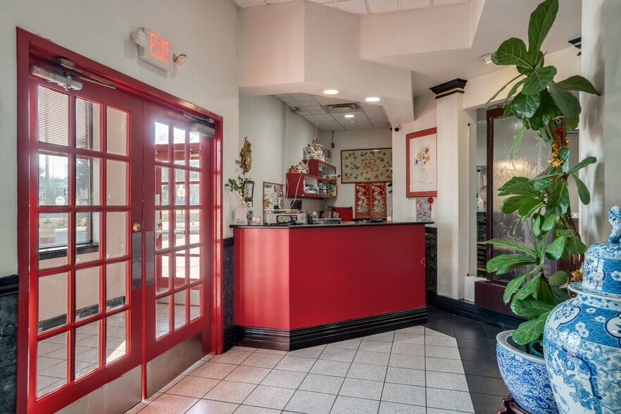 More Photos Of 4516 Maplewood Ave, Wichita Falls General Retail For Sale
