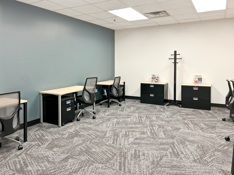 More Photos Of 450 E 96th St, Indianapolis Coworking Space