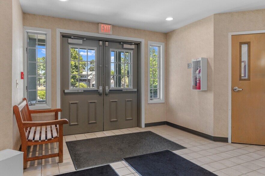 More Photos Of 320 Phillips St, North Kingstown Medical For Sale