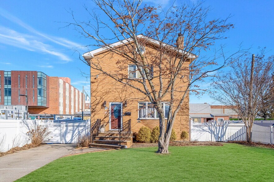 More Photos Of 33 Nassau Pky, Oceanside Land For Sale