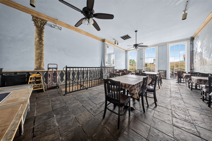 More Photos Of 933 Decatur St, New Orleans Storefront For Sale