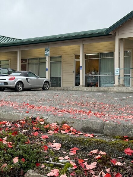 More Photos Of 1830 Bickford Ave, Snohomish Flex For Lease