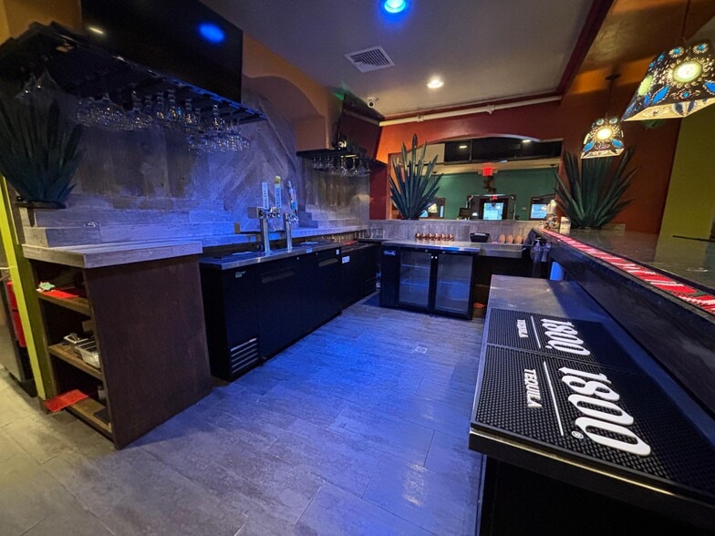 More Photos Of 1705 W Shore Rd, Warwick Restaurant For Lease