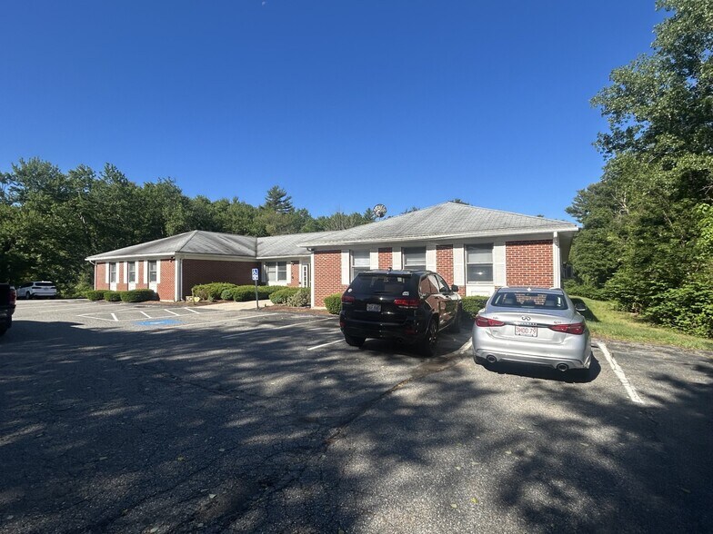 More Photos Of 511 S Main St, Andover Freestanding For Lease