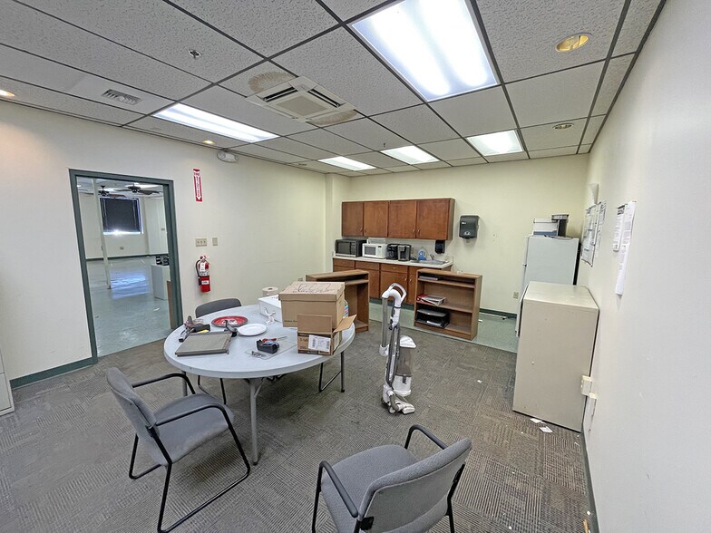 More Photos Of 24-26 Parkway Blvd, York Warehouse For Sale