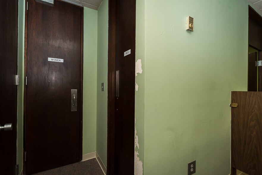 More Photos Of 212 S Main St, Graham General Retail For Sale