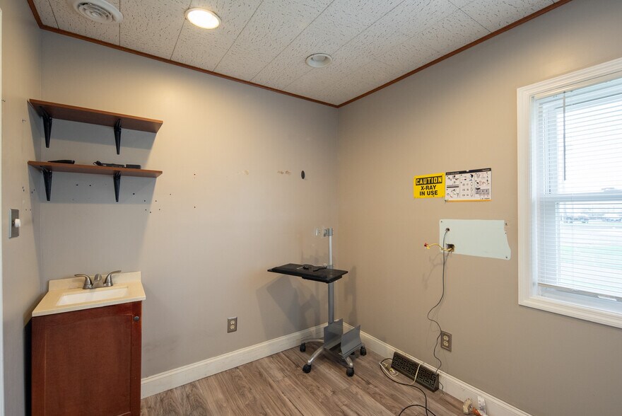 More Photos Of 1221 Altamont Ave, Schenectady Office For Sale