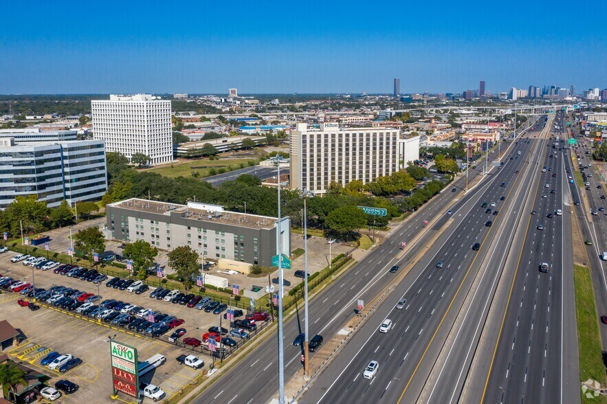More Photos Of 6790 Southwest Fwy, Houston Hotel For Sale