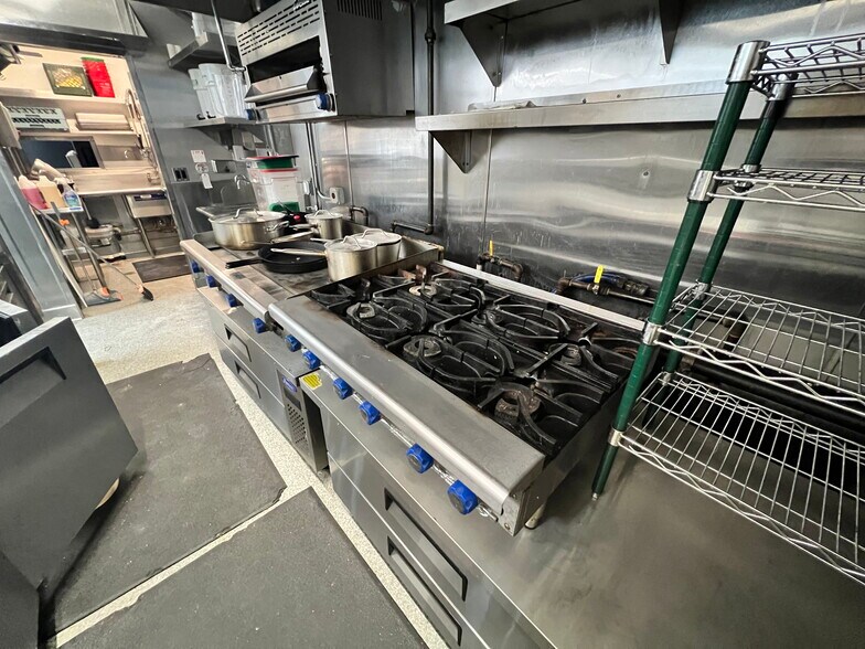 More Photos Of 452-456 N Fairfax Ave, Los Angeles Storefront For Lease