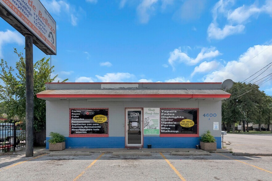 More Photos Of 4600 NE 28th St, Haltom City Storefront Retail Office For Sale