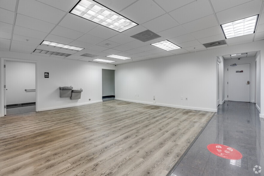 More Photos Of 5240-5260 NW 167th St, Hialeah Warehouse For Lease