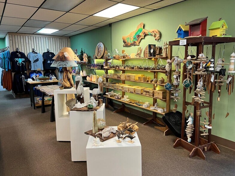 More Photos Of 903 Garibaldi Ave, Garibaldi Freestanding For Sale