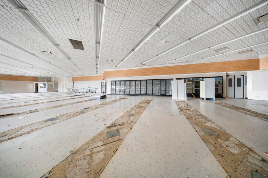 More Photos Of 60 Business US 23 N, Louisa Freestanding For Lease